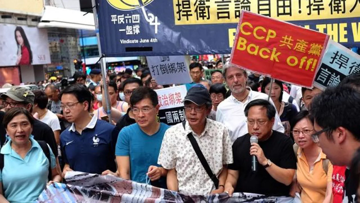 Protest masiv împotriva regimului comunist de la Beijing. Mii de oameni au ieșit în stradă (FOTO)