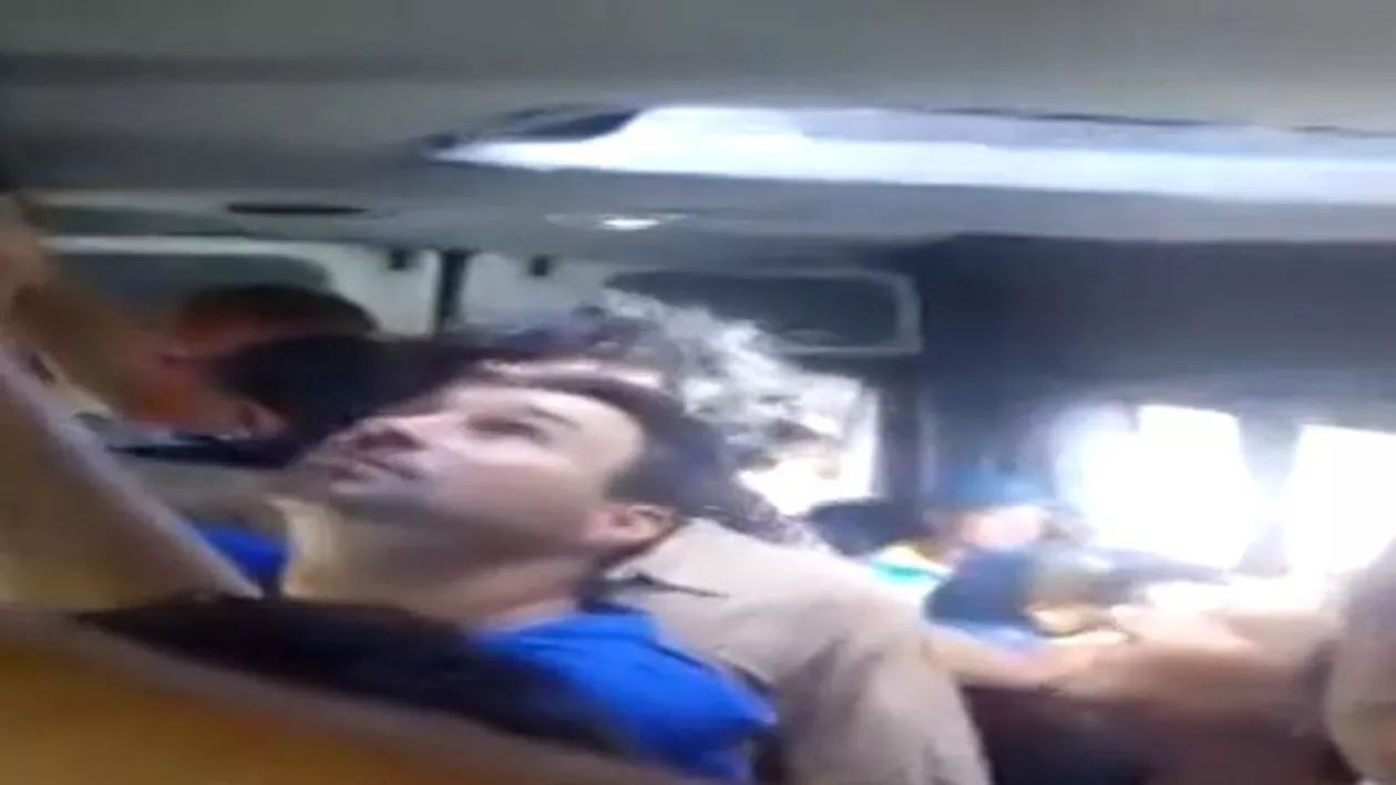 Maxi taxi plin până la refuz de pasageri, pe caniculă. Realitățile transportului în comun de la marginea Bucureștiului (VIDEO)