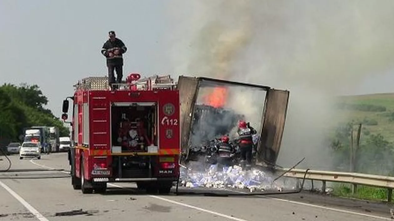 Camion distrus de flacări pe centura orașului Gherla (VIDEO)