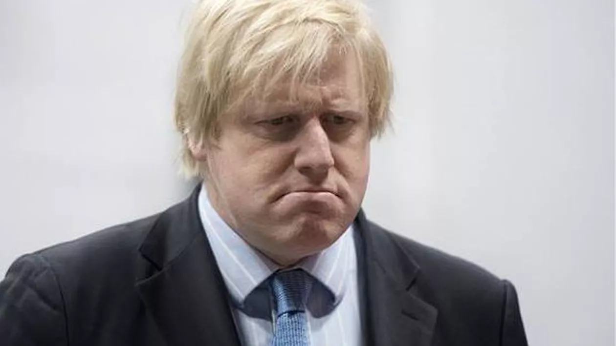 Boris Johnson, lider al taberei pro-Brexit, a fost huiduit în fața casei de mai mulți oameni furioși (VIDEO)