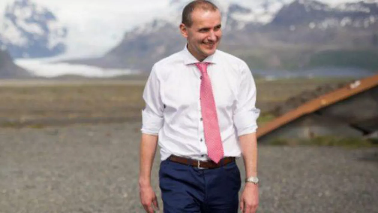 Alegerile prezidențiale din Islanda, revendicate de candidatul neafiliat politic, Gudni Johannesson, după numărare a o treime din voturi