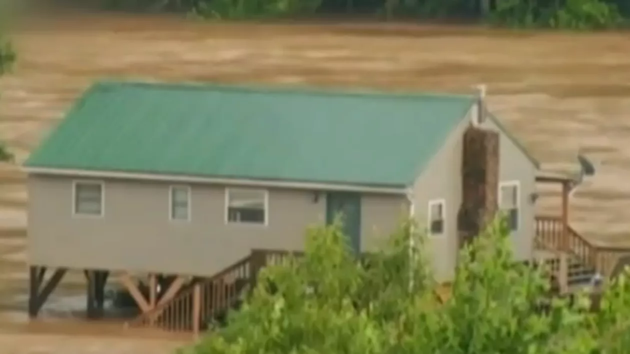 SUA: 24 de oameni au murit în Virginia în urma inundațiilor (VIDEO)