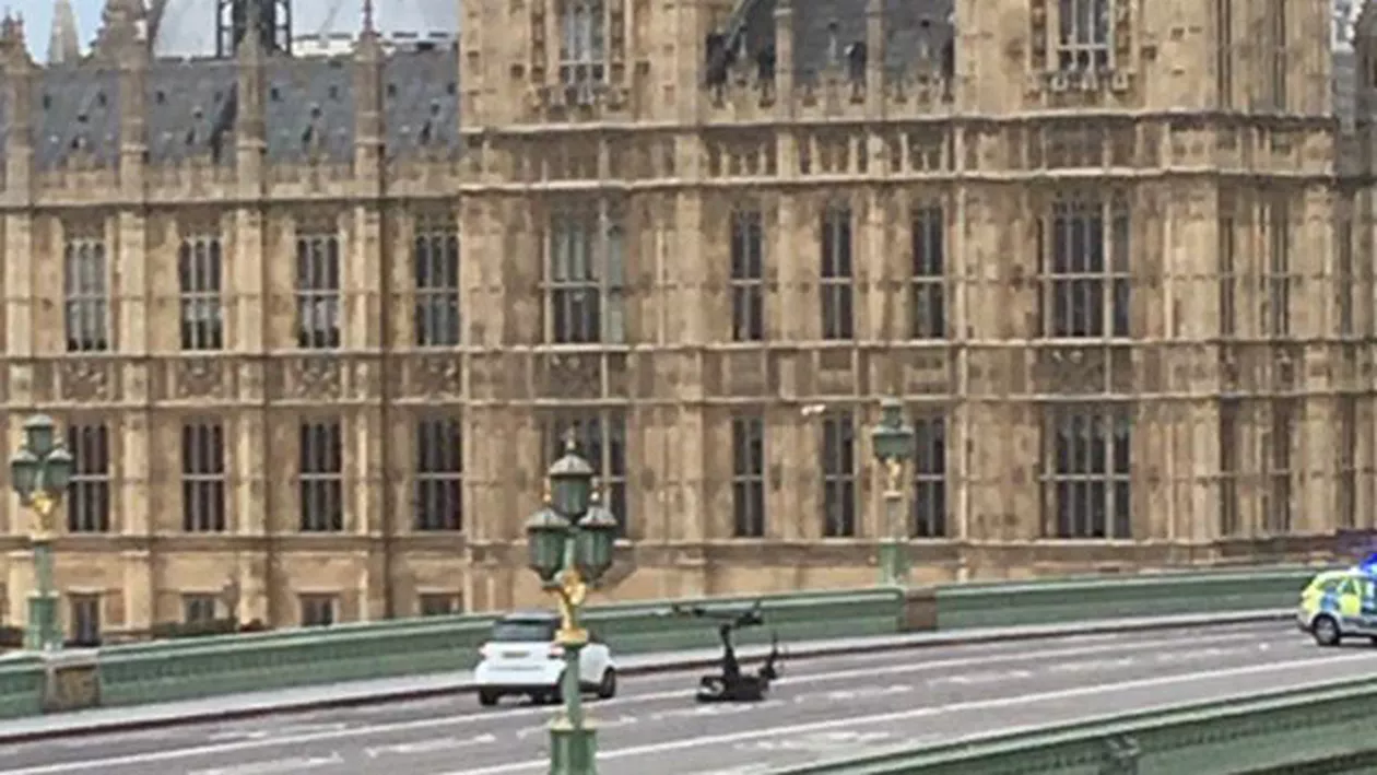 Tensiune maximă la Londra după Brexit! Podul de lângă Parlamentul britanic, blocat după o alertă cu bombă (FOTO)