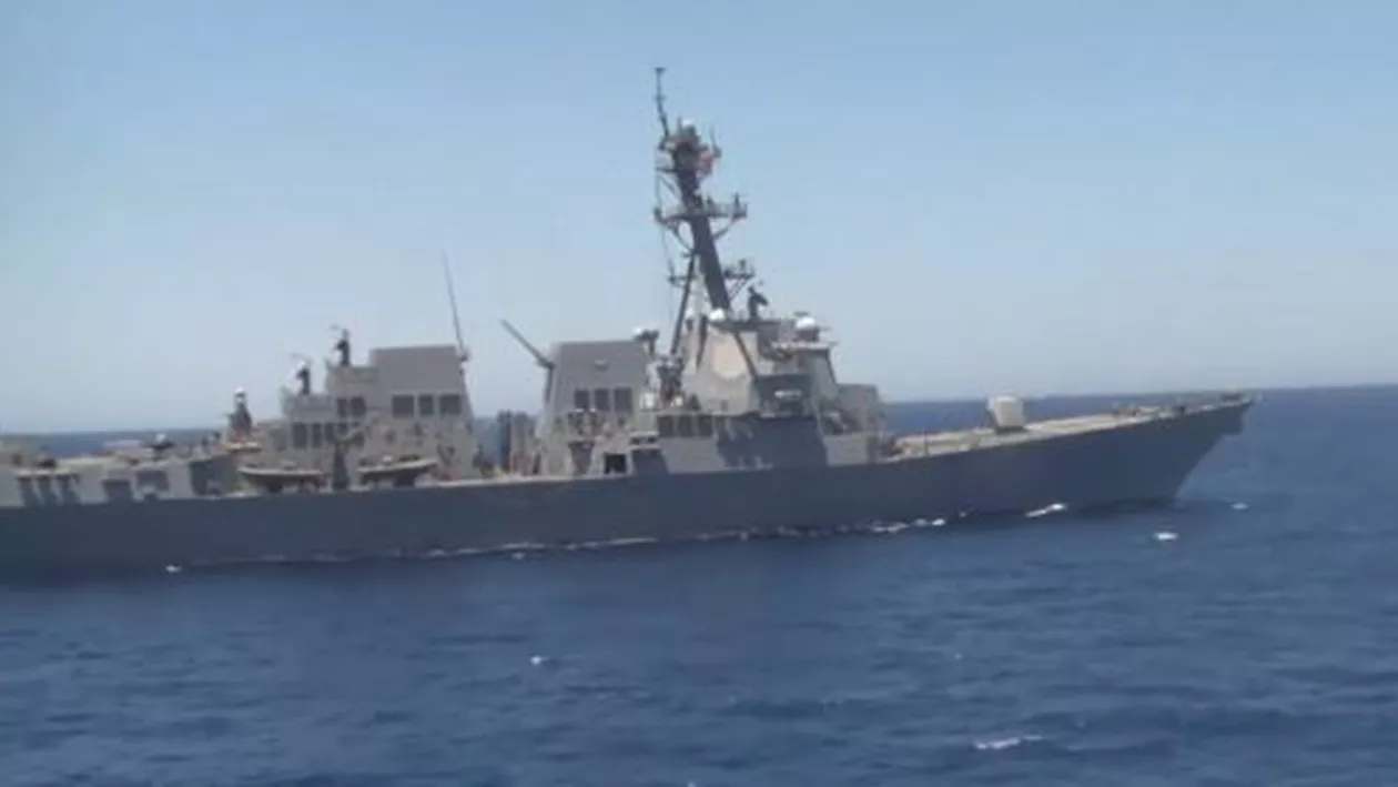 Un distrugător american se apropie periculos de mult de o navă rusă, aflată în estul Mediteranei (VIDEO)