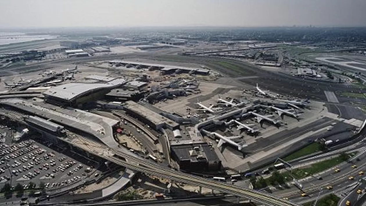 Alertă teroristă pe cel mai mare aeroport din New York! Terminalul 5 al JFK, închis