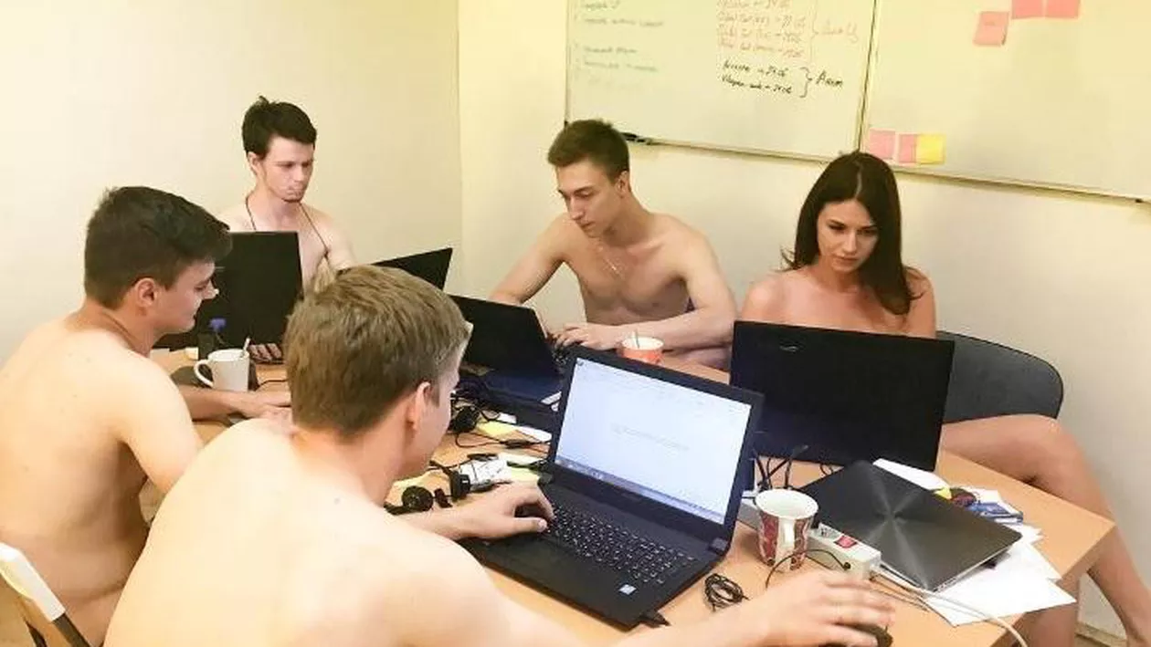 „Fiecare dintre noi trebuie să se dezbrace și să muncească”. O gafă a președintelui belarus a stârnit o nouă modă pe Instagram (FOTO)