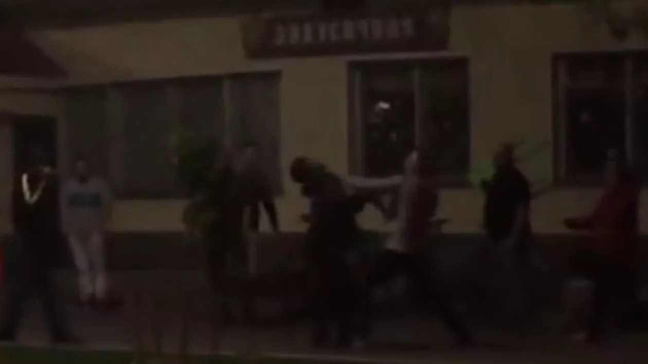 Osetia de Nord: Încăierare cu topoare și drujbe în miez de noapte (VIDEO)