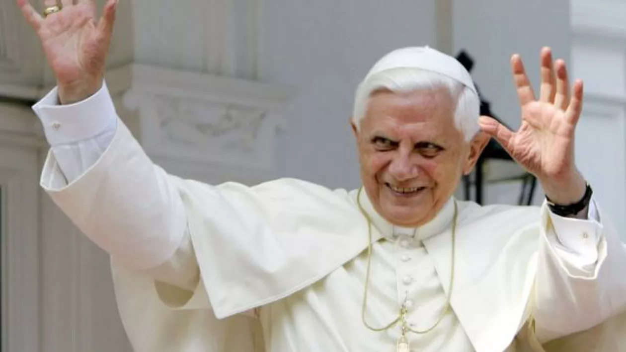 Dezvăluiri despre viața fostului Suveran Pontif: Papa Benedict s-a luptat cu lobbyiștii homosexualilor