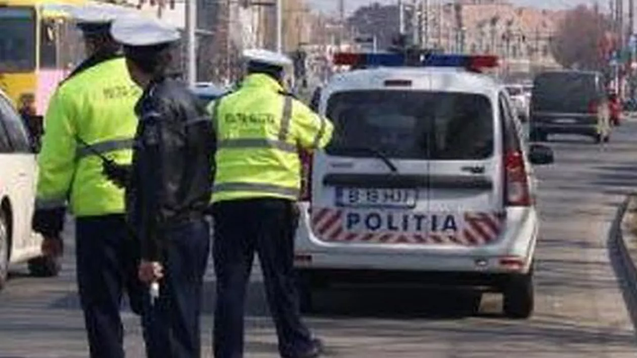 Doi bărbați au fost reținuți după ce au agresat polițiștii ce i-au oprit la un filtru în trafic în București (VIDEO)