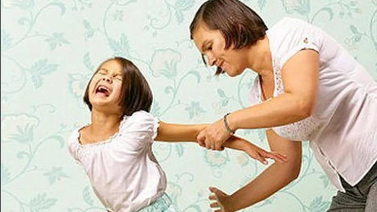 Proiect inedit al Parlamentului francez: Copiii vor putea fi protejați prin lege de... bătaia la fund