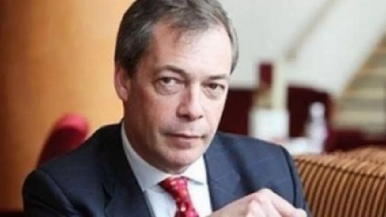 Nigel Farage, care a anunțat că se retrage de la conducerea UKIP, a fost protagonistul unui lung șir de momente controversate de-a lungul carierei sale politice