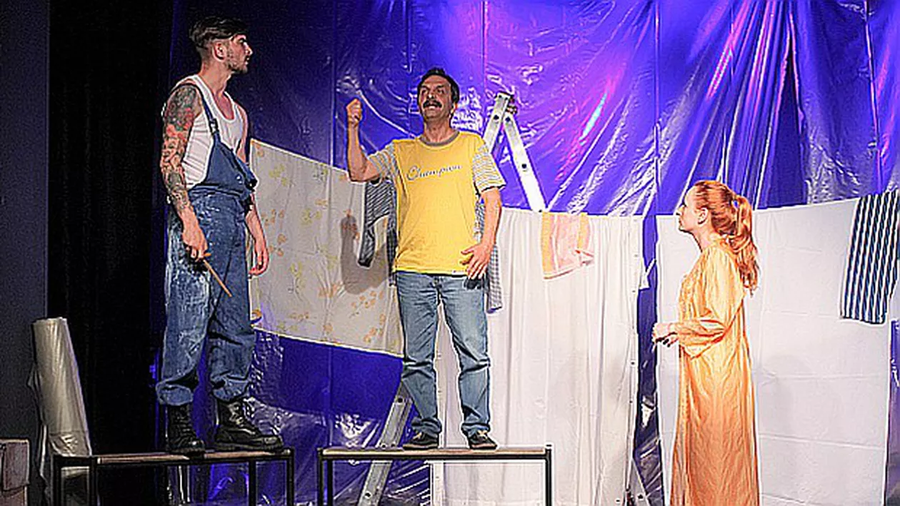 “O noapte furtunoasă”, la Teatrul Tineretului din Piatra Neamţ: Intrarea este liberă, dar spectatorii sunt invitaţi să doneze o carte şi/sau o jucărie