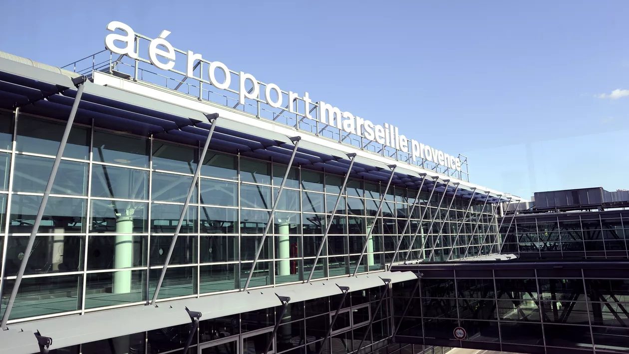 Alertă falsă pe aeroportul din Marsilia, după ce a fost găsit un pachet suspect (FOTO)