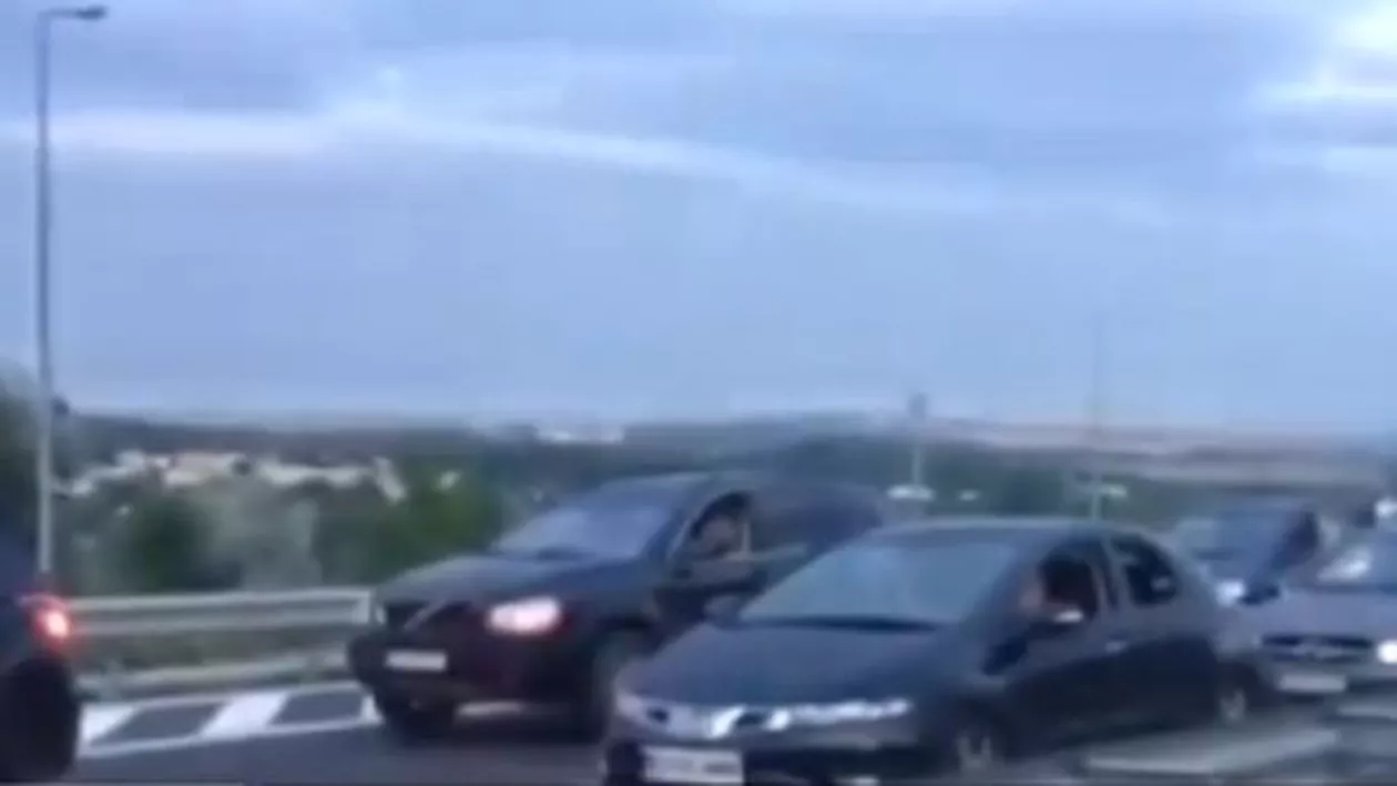 Probleme pe drumul spre mare! Un grav accident de circulație s-a produs pe podul de la Cernavodă (VIDEO)
