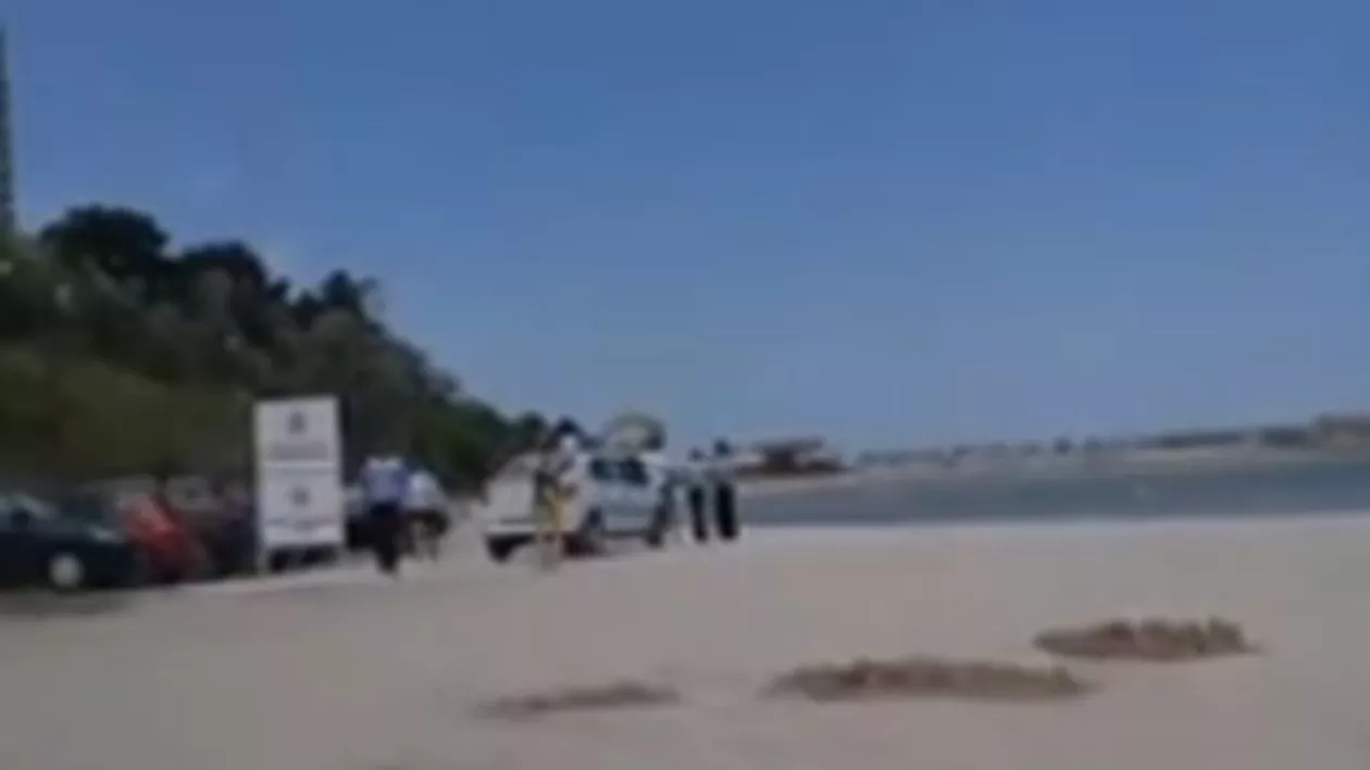 "Bizonul" de Olimp: Un bărbat a confundat plaja cu parcarea (VIDEO)