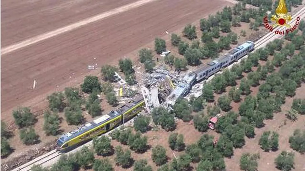 Două trenuri s-au ciocnit în sudul Italiei: 23 de persoane au murit, iar alte câteva zeci sunt rănite (VIDEO)