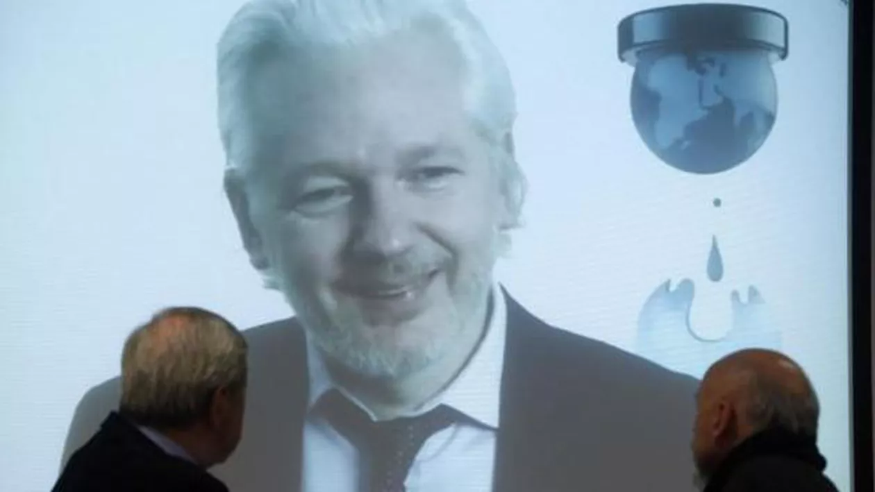 „Extrag în mod real tot ce doresc să extragă”: Google, Facebook și Youtube, acuzate de fondatorul WikiLeaks, Julian Assange, că lucrează pentru NSA