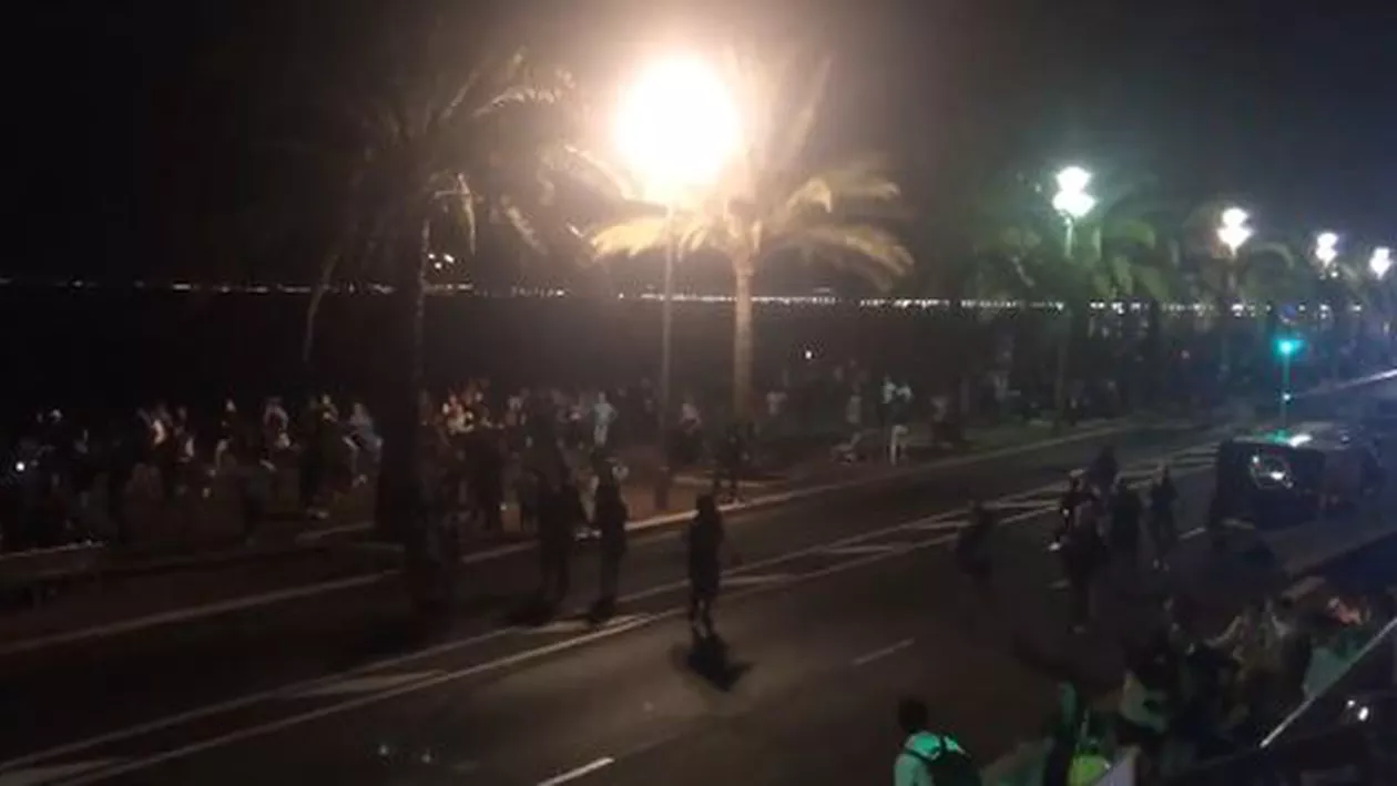 IMAGINI DRAMATICE cu masacrul de la NISA: Oameni alegând disperaţi, zeci de cadavre pe şosea (FOTO, VIDEO)