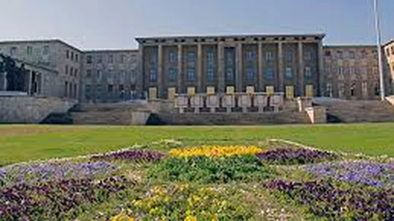 Lovitură de stat în Turcia: Parlamentul a fost lovit de o bombă (FOTO)