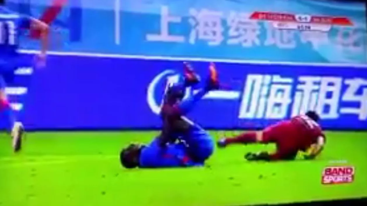 Accidentare oribilă suferită de Demba Ba, fost jucător la Chelsea. Tibia i s-a rupt în două după ce a fost călcat de un adversar (VIDEO)