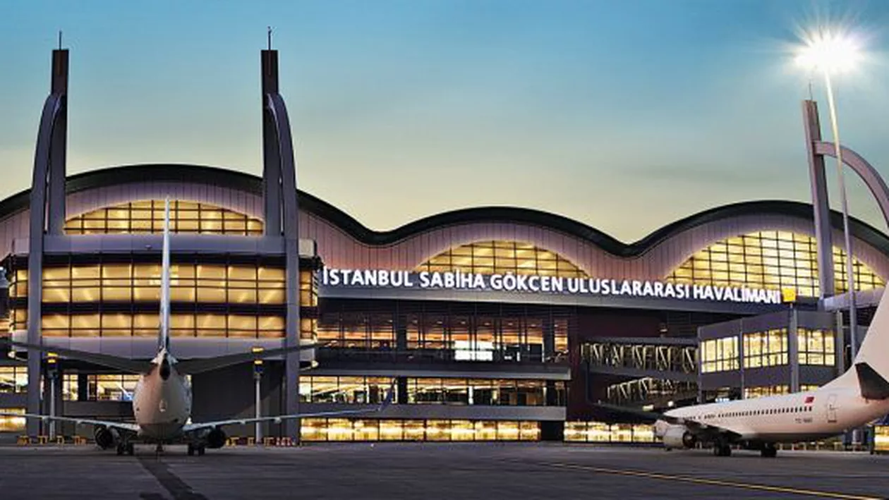 Noi tensiuni în Turcia: Forțele de securitate au tras focuri de avertisment în zona aeroportului Sabiha Gokcen. Puciştii se opun arestării