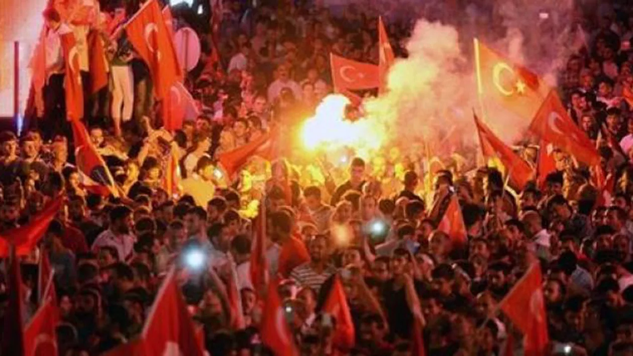 Stare de urgență în Tucia: Erdogan acuză alte țări de implicare în lovitura de stat eșuată