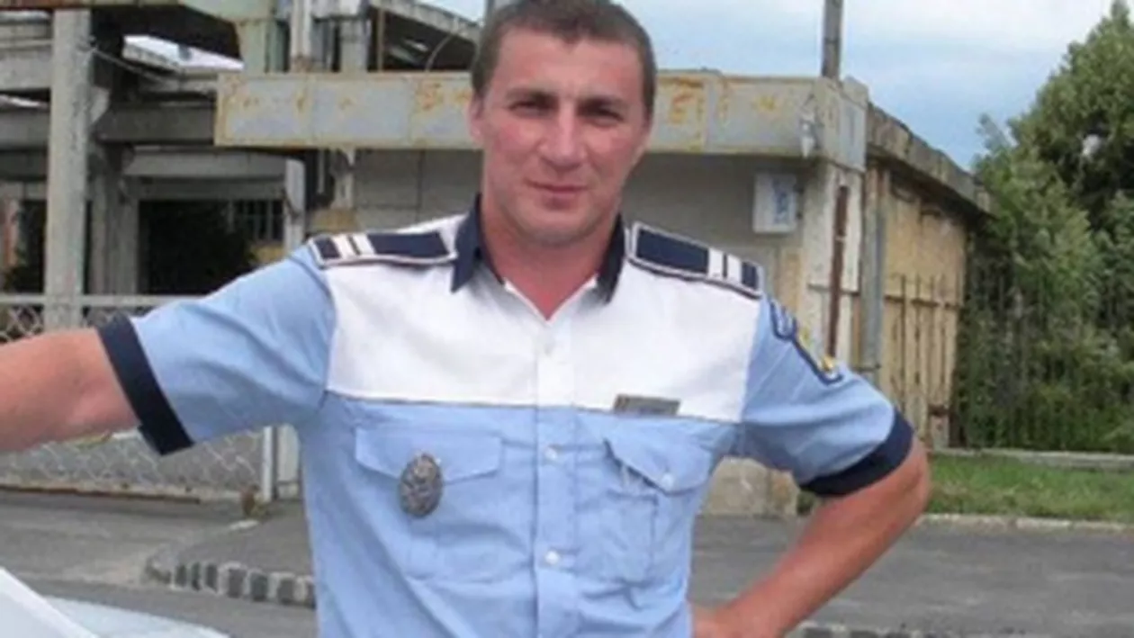 Polițistul Marian Godină a ajutat o uneperistă revoltată că şoferul ei a fost amendat: ”Să nu ziceți că sunt băiat rău, vă ajut puțin cu mediatizarea”