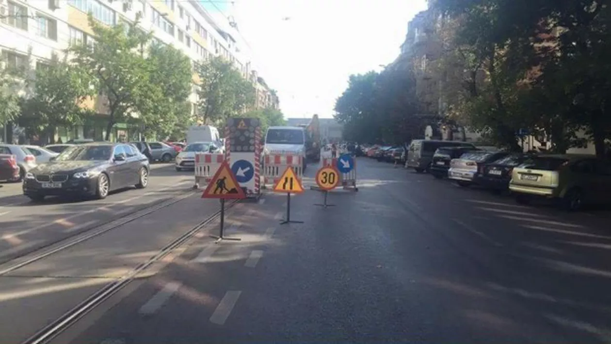 Circulaţia tramvaielor, blocată în zona Gării de Nord din Capitală, după ce s-a spart o conductă de apă