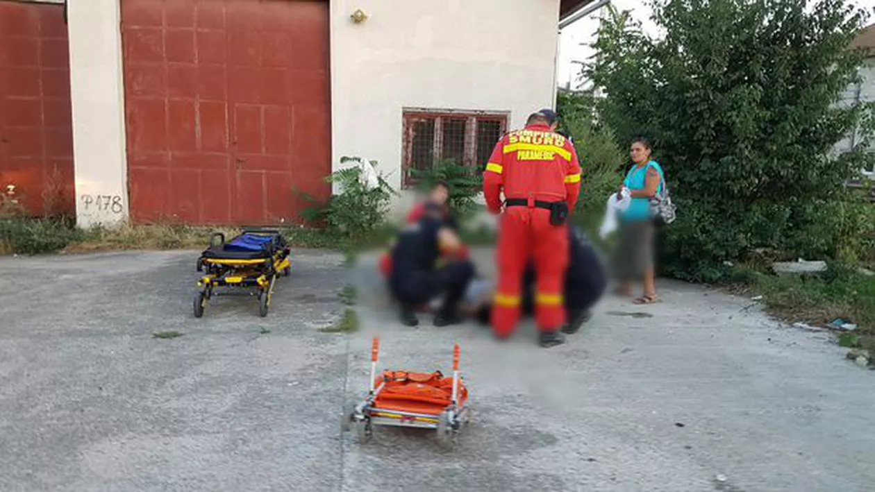 Un bărbat fără adăpost din Arad s-a înjunghiat singur, ca să scape de ancheta polițiștilor