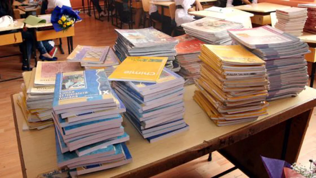 Elevii ar putea începe școala fără manuale. Ministerul Educației, somat de tipografii să scoată bani