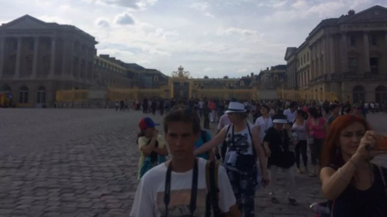 Panică în Franța! Palatul Versailles a fost evacuat (FOTO, VIDEO)