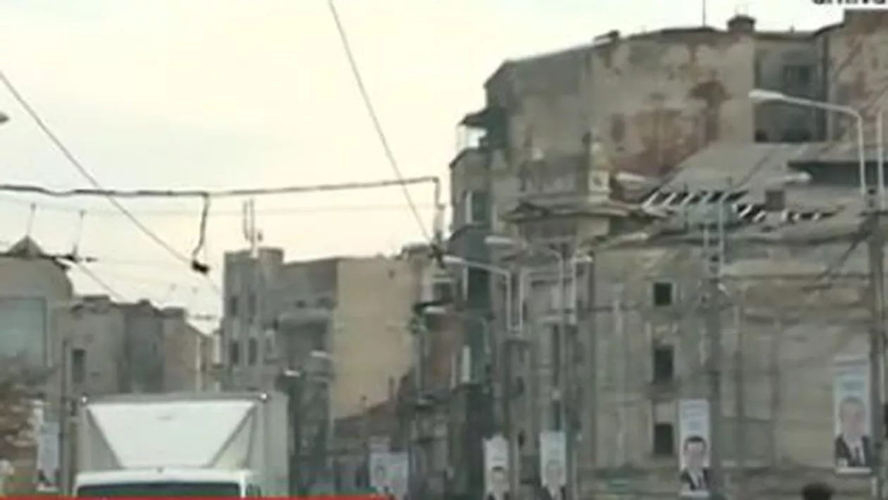 Cursuri ca în Evul Mediu: Sute de studenţi învață într-o clădire veche din anul 1862, încadrată în clasa de risc seismic I (VIDEO)
