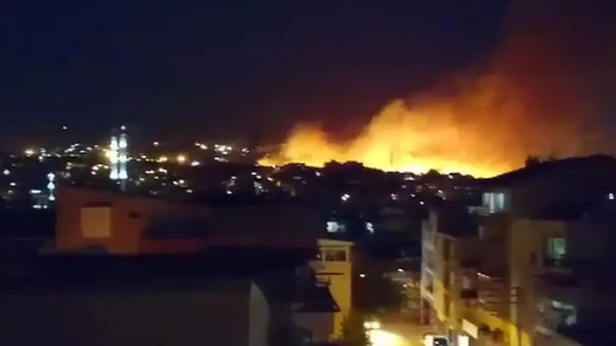 Incendiu de vegetație în Turcia! Flăcările amenință o bază NATO (FOTO, VIDEO)