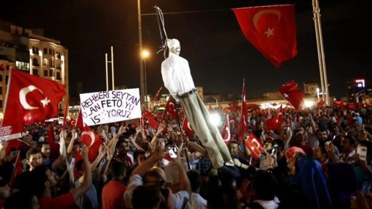Miting de amploare la Istanbul! Protestatarii condamnă tentativa de lovitura de stat și cer păstrarea principiilor laice și republicane în Turcia (VIDEO)