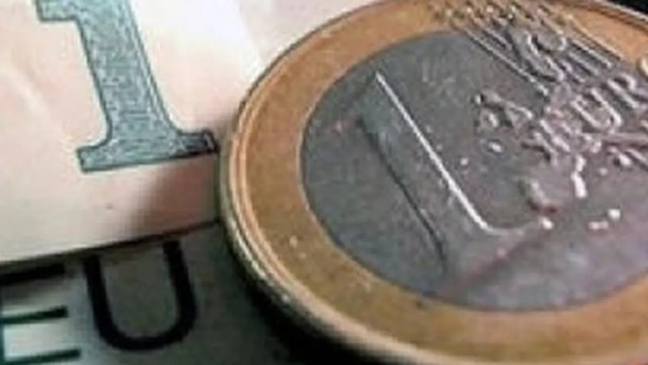 Isărescu a lăsat cursul liber: Euro, la minimul anului