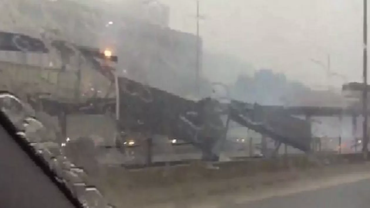 Imagini șocante în Chicago în timpul unei furtuni! Un tren a sărit de pe şine într-o avalanşă de scântei uriaşe (VIDEO)