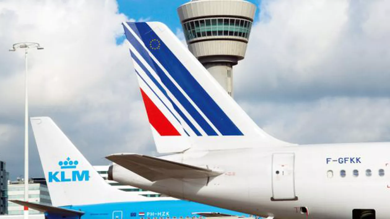 Compania Air France-KLM anunță că a reușit să-și reducă pierderile în prima jumătate a anului, dar avertizează asupra efectelor atentatelor teroriste asupra turismului din Franța