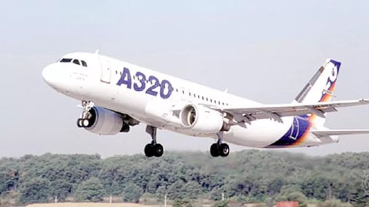 Momente de panică la bordul unui avion! Aparatul de zbor a luat foc în timpul deplasării