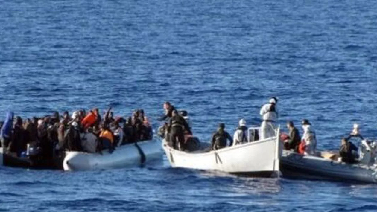 Marina italiană a salvat peste 600 de migranți din Marea Mediterană