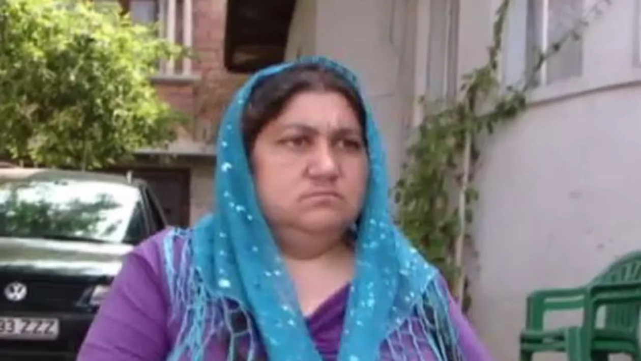 Femeia analfabetă de etnie romă condamnată la 4 ani de școală nu pare prea dornică să-și pregătească abecedarul și ghiozdanul de boboc: Care sunt argumentele (VIDEO)