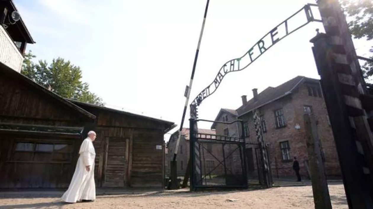 Papa Francisc a efectuat o vizită istorică la fostul lagăr de concentrare nazist Auschwitz