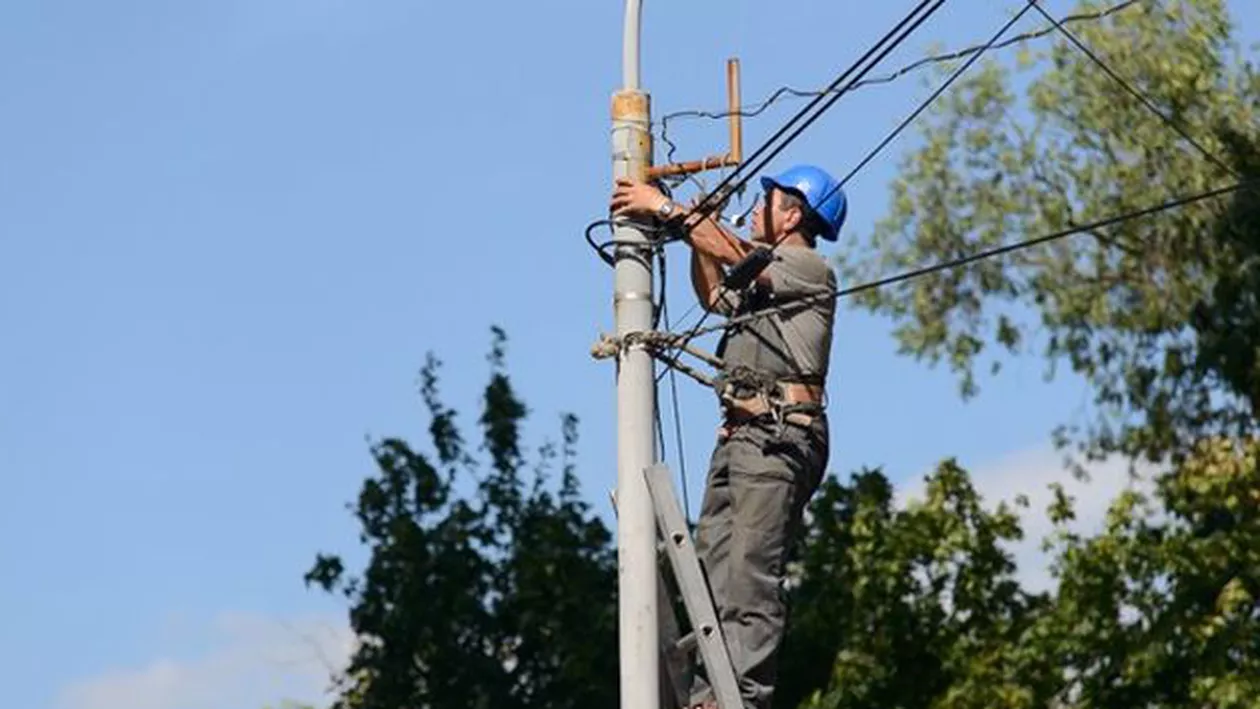 Tragedie la Reşiţa! Patru muncitori au fost electrocutați pe un stâlp de înaltă tensiune (VIDEO)