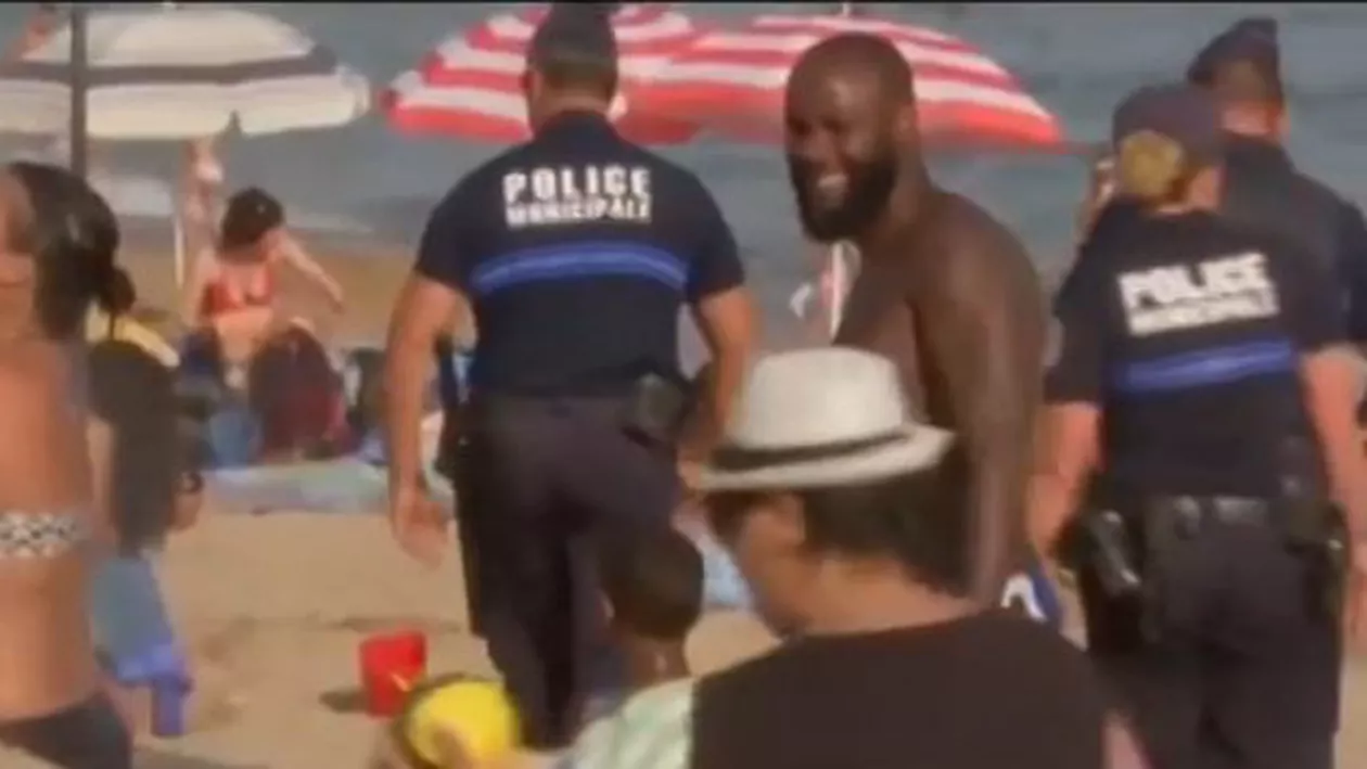 Turiștii din Franța se bronzează printre militari echipați ca de război. Autoritățile au luat tot mai multe măsuri în urma atentatelor (FOTO, VIDEO)