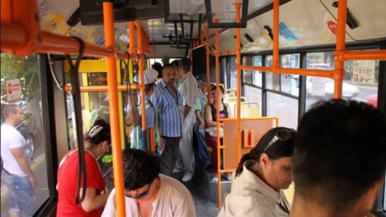 Galați: Bărbat înjunghiat de doi tineri în timp ce se deplasa cu autobuzul