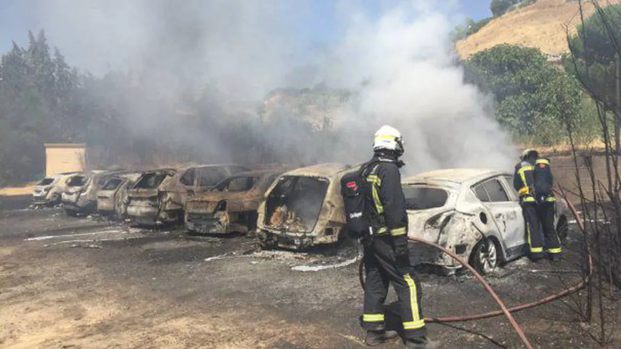 Incendiu de vegetație la Madrid: 32 de maşini s-au făcut scrum (FOTO, VIDEO)