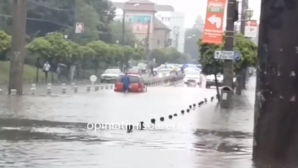 Timișoara: Inundațiile au dat peste cap transportul în comun. Trei tramvaie au rămas blocate (VIDEO)