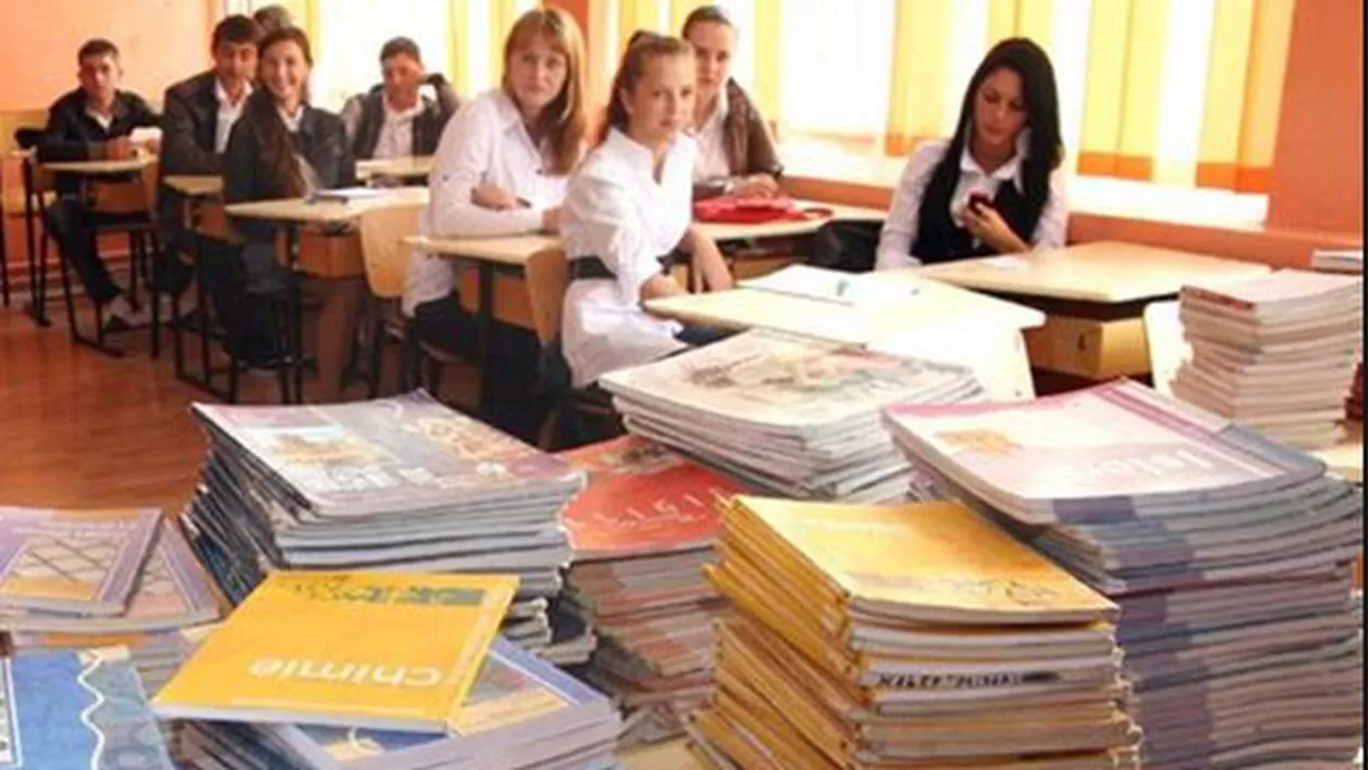Veste bună pentru elevii claselor a XI-a şi a XII-a: Vor primi manuale GRATUITE