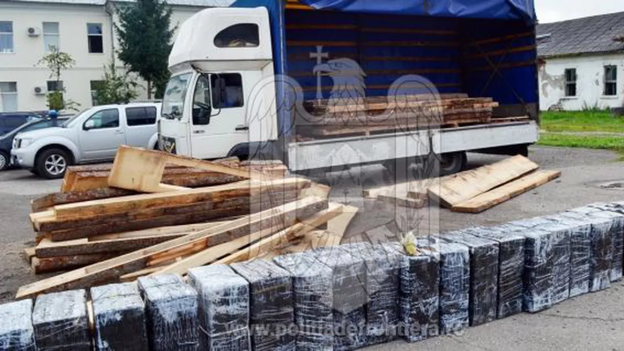 Țigări de contrabandă, sculptate în lemn: Metoda inedită a evazioniștilor nu i-a păcălit pe oamenii legii (VIDEO)