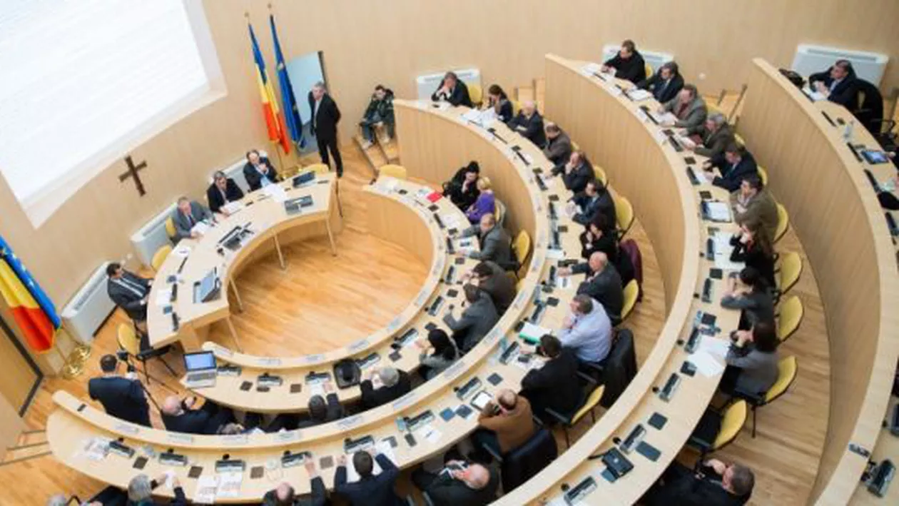 Șefa Serviciului Administrativ din cadrul CJ Sibiu, plasată în arest la domiciliu pentru fapte de corupție, va fi suspendată din funcție