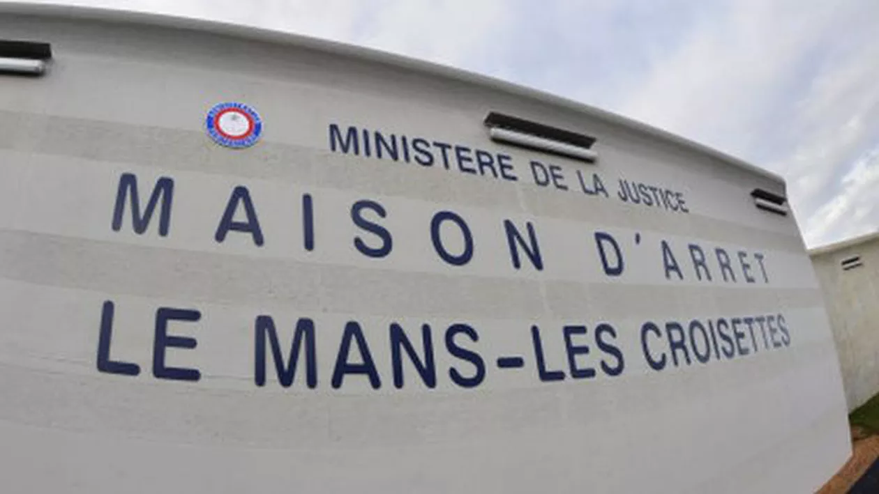 Panică la o închisoare din Franța! Un deținut a luat două persoane drept ostatici